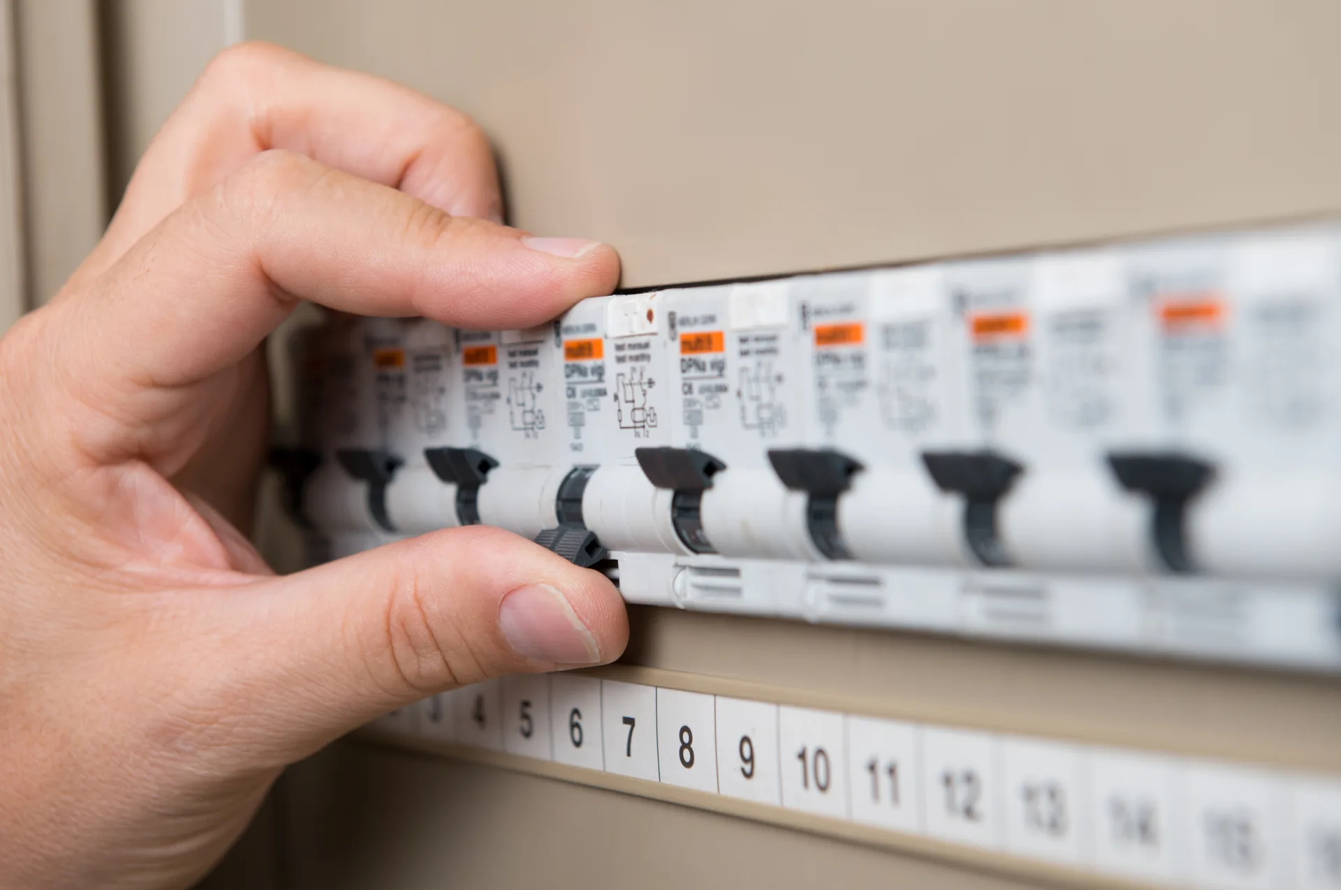 Electrician Caves Beach, licensed electricians serving Caves Beach